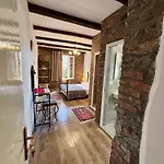 Intown بيت ضيافة