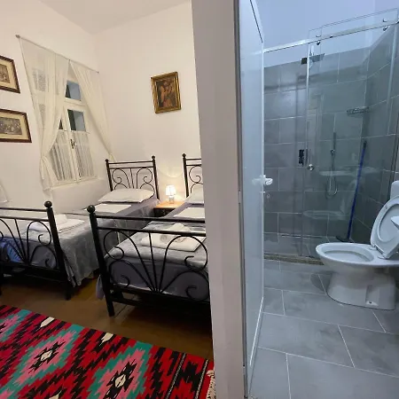 Intown Πανσιόν 3*
